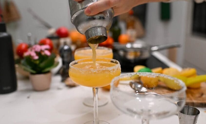 drink-preparation-on-mobile-bar